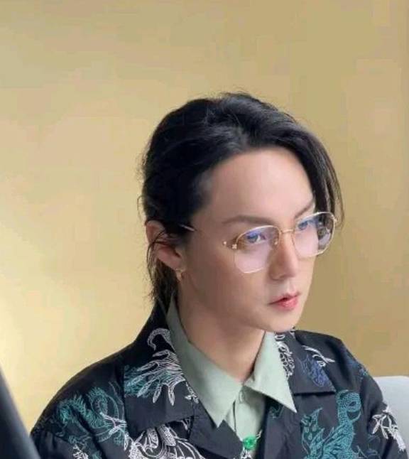 34岁尹正成功变瘦,颜值重回巅峰,网友:花美男既视感_减肥_运动_粗粮