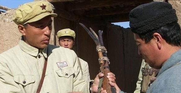 《林海雪原》饰演杨子荣;在电视剧《生死卧底》中出演卧底公安朱阳光