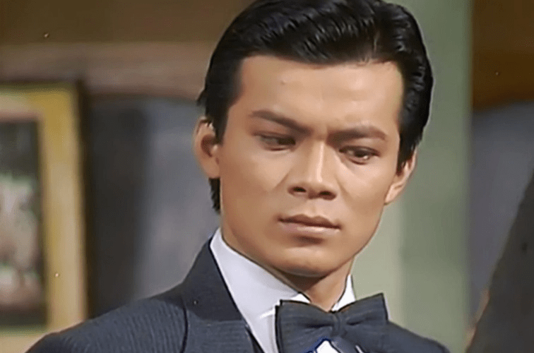 著名演员黄日华:妻子离世2年后,他的痴爱让人感动_爸爸_妈妈_郭靖