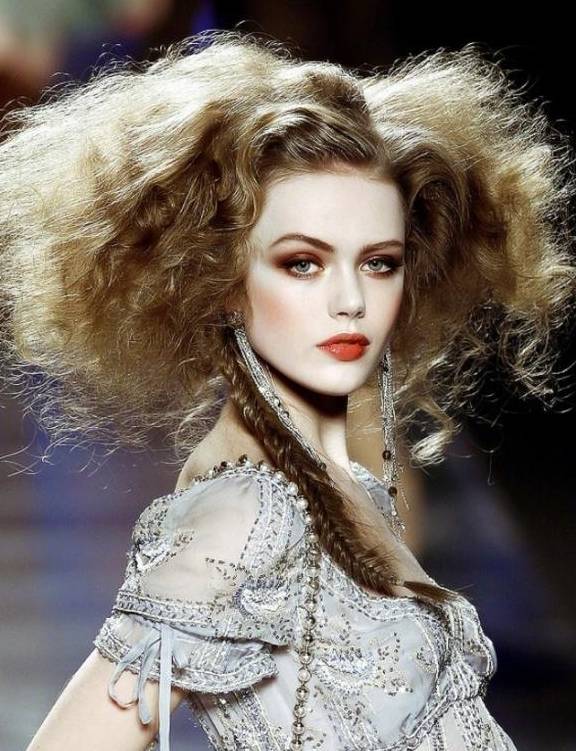 秀场精灵超模达达,"婊气冲天"复古红唇,你被惊艳到了吗?