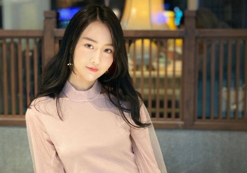 黄馨瑶拥有校花般的颜值,又有清新脱俗的气质,这种优势无人能敌_个人