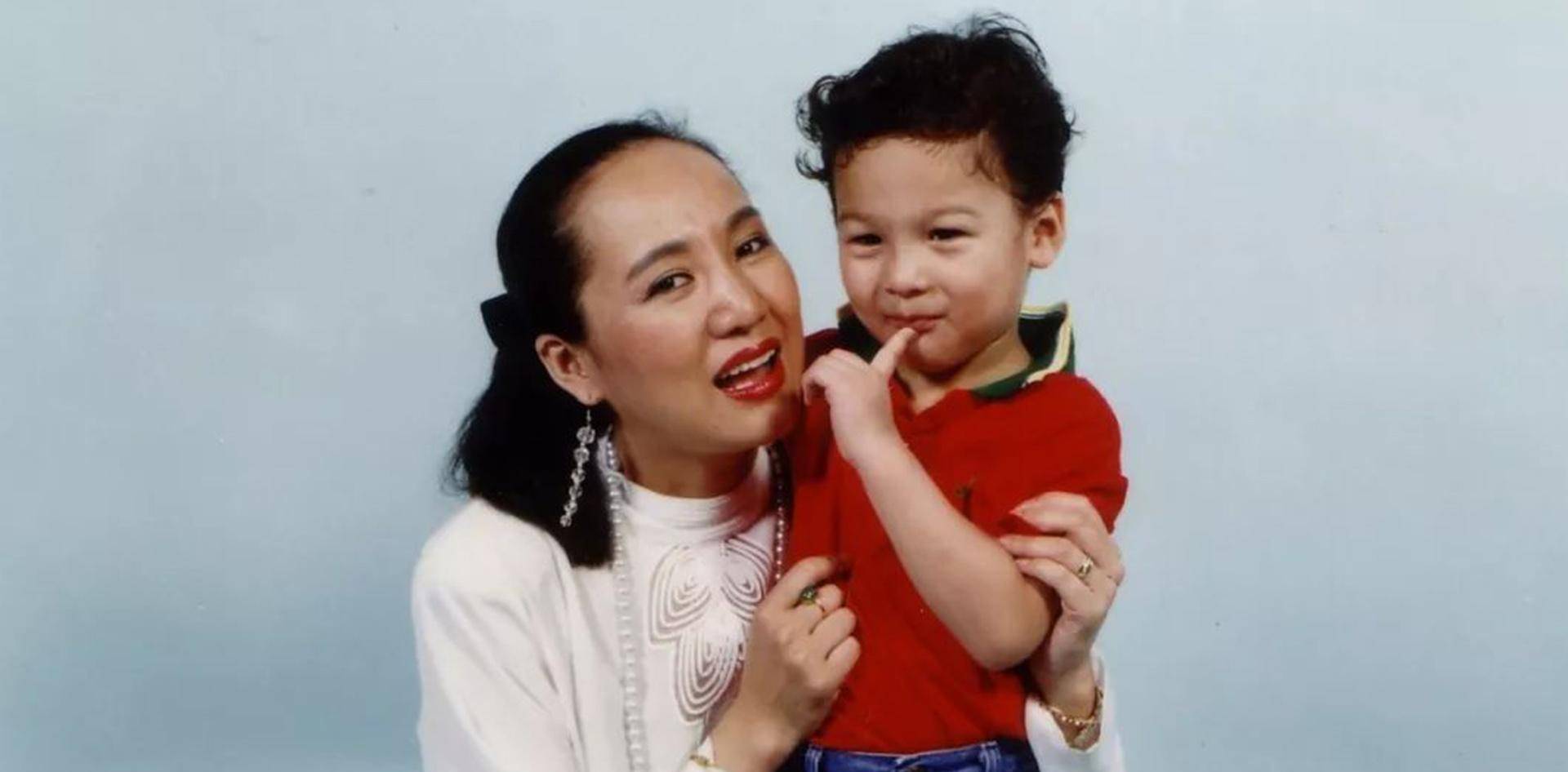 郑绪岚:春晚一夜爆红,却宣誓效忠美国惨遭封杀,如今怎么样了?