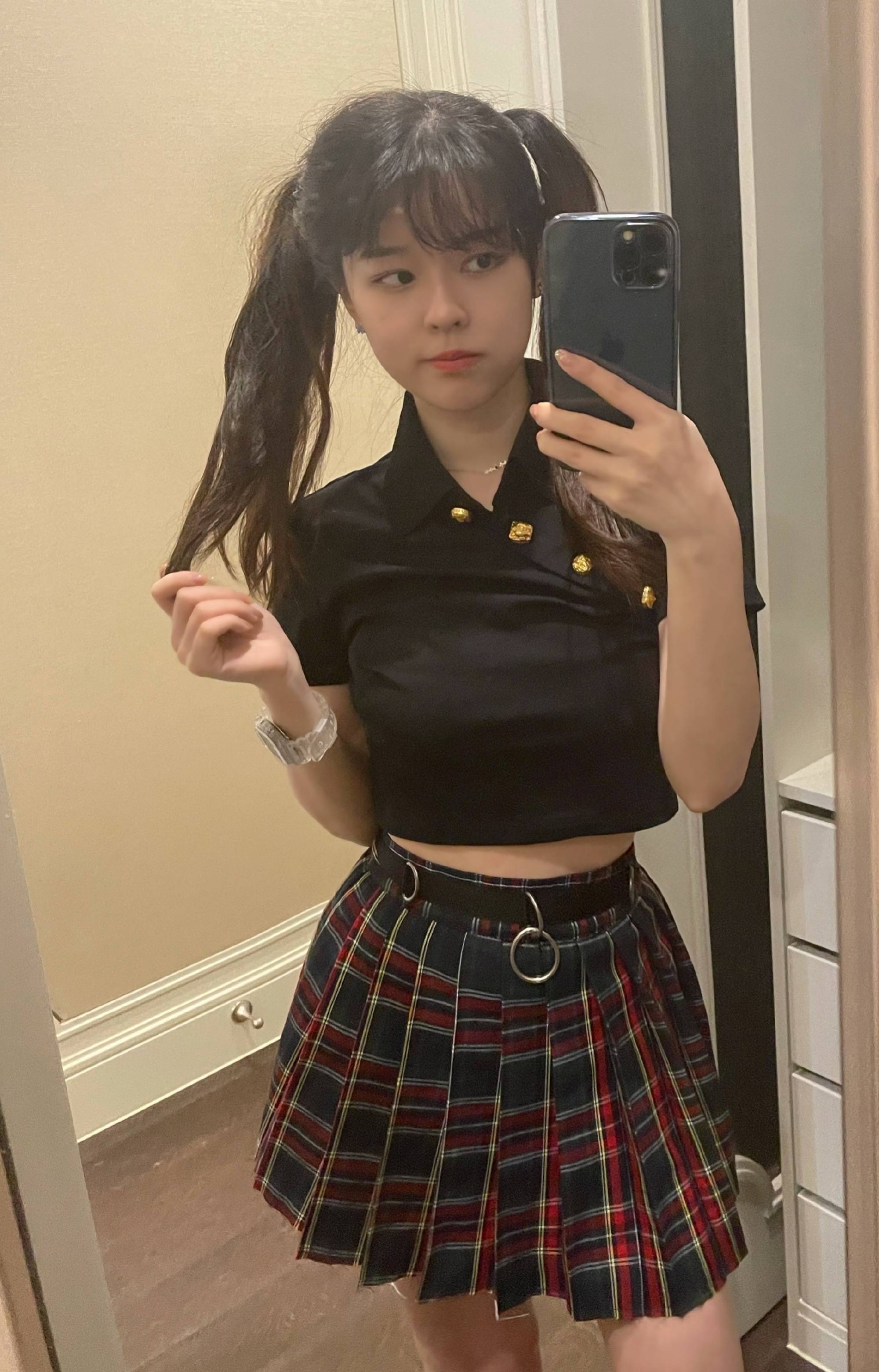 沫子素颜出镜被叫阿姨,束手无措晒出双马尾jk照,男粉看了脸红了_游戏