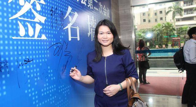 奥运冠军陈晓敏:399万元卖掉全部金牌,全家已经移民澳洲_举重_比赛