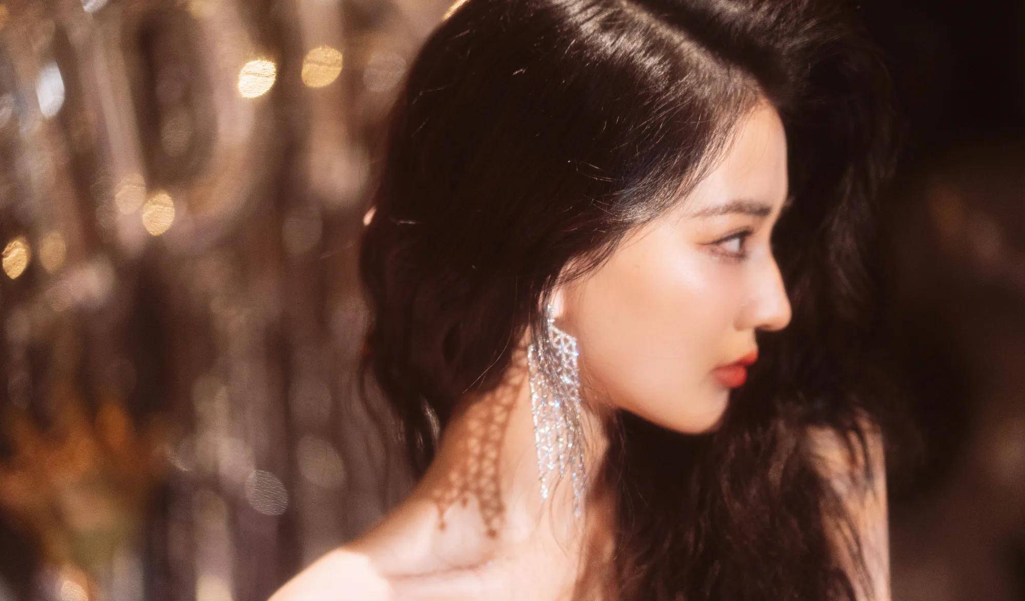 徐璐黑色鳞片裙生日大片_银色_眼睛_美人