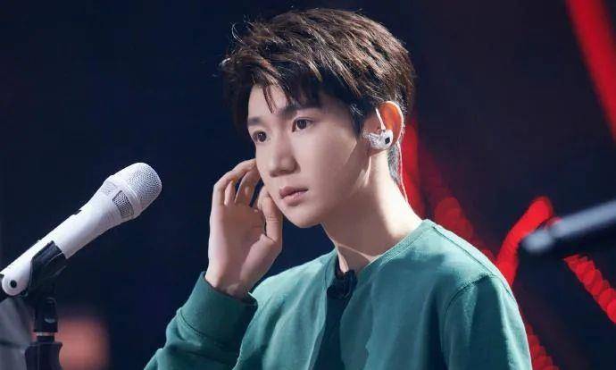 究其原因还是王源健康宝的照片泄露,惊艳了一种不明真相的吃瓜群众,让