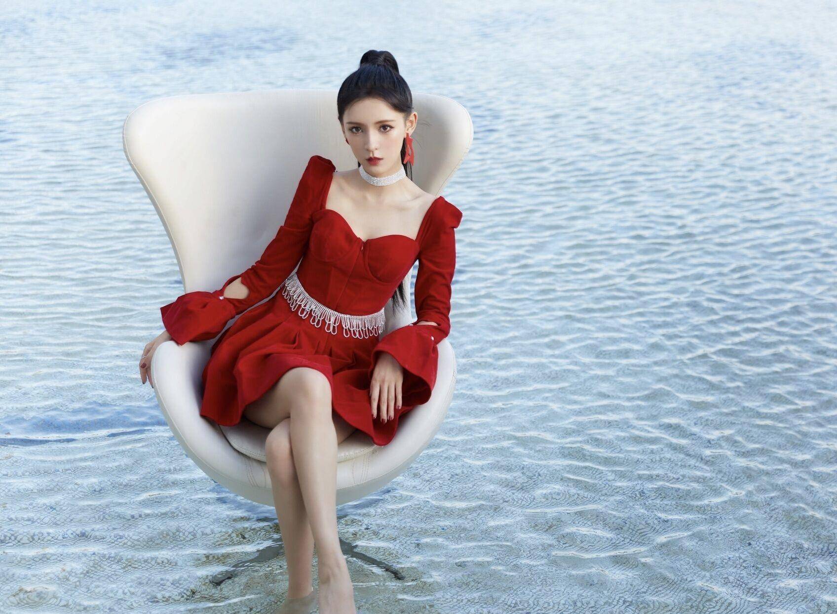 张予曦张馨予神仙同框,黑桃红桃皇后,网友表示你俩嗑cp吧_实力_时尚