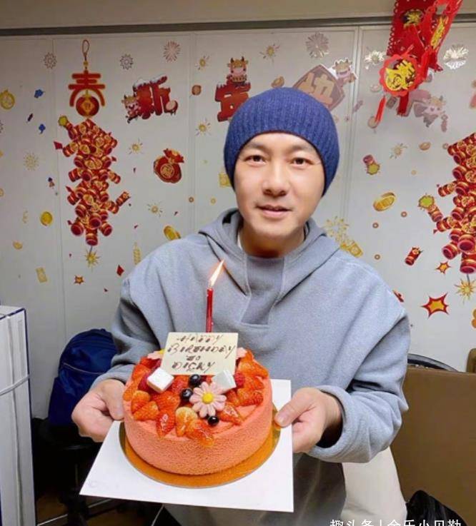 张卫健被曝,已和妻子分居长达一年,庆生现场显冷清!_网友_祝福_生日