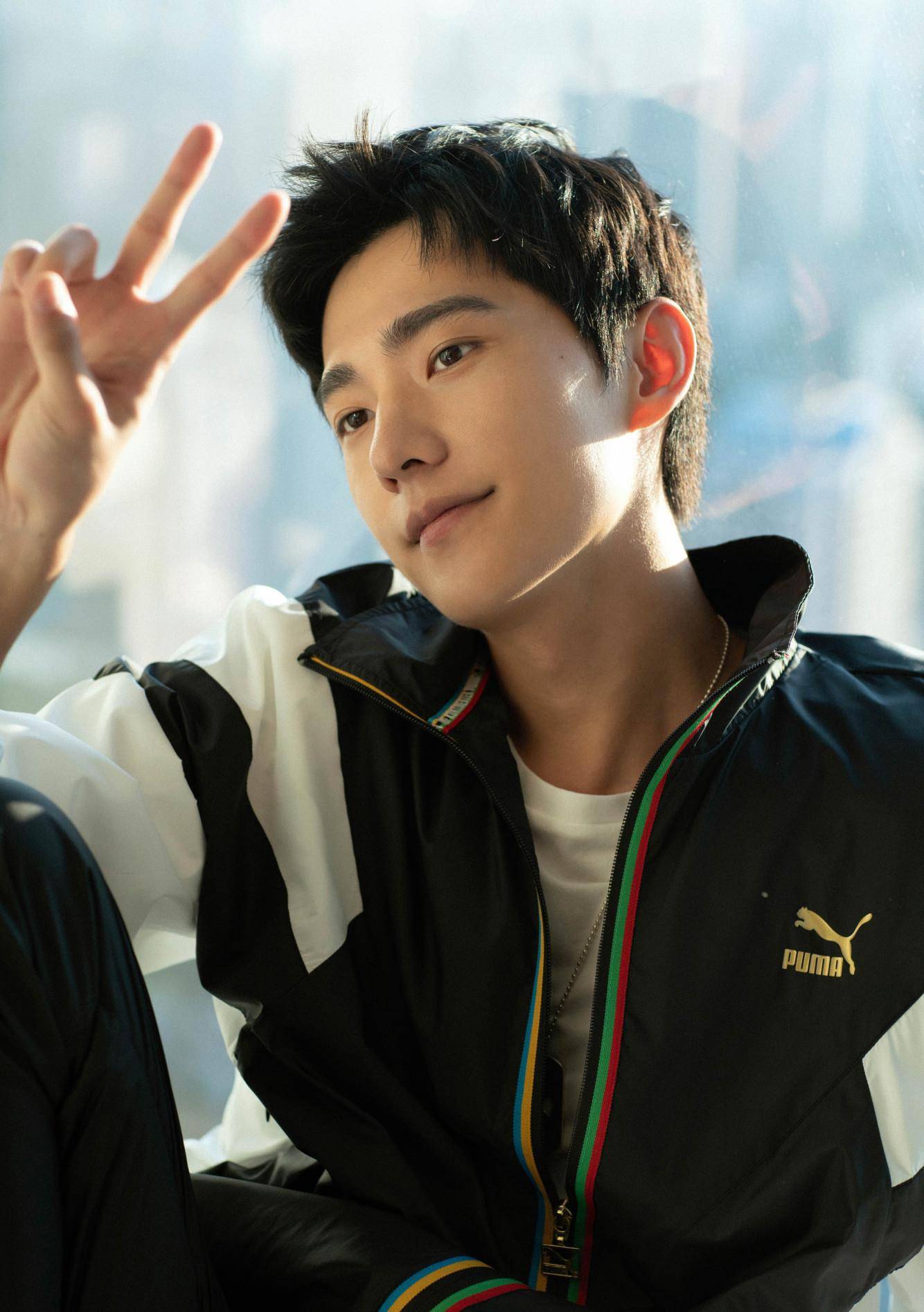 杨洋四条动态怼粉丝!_合作_网友_引导