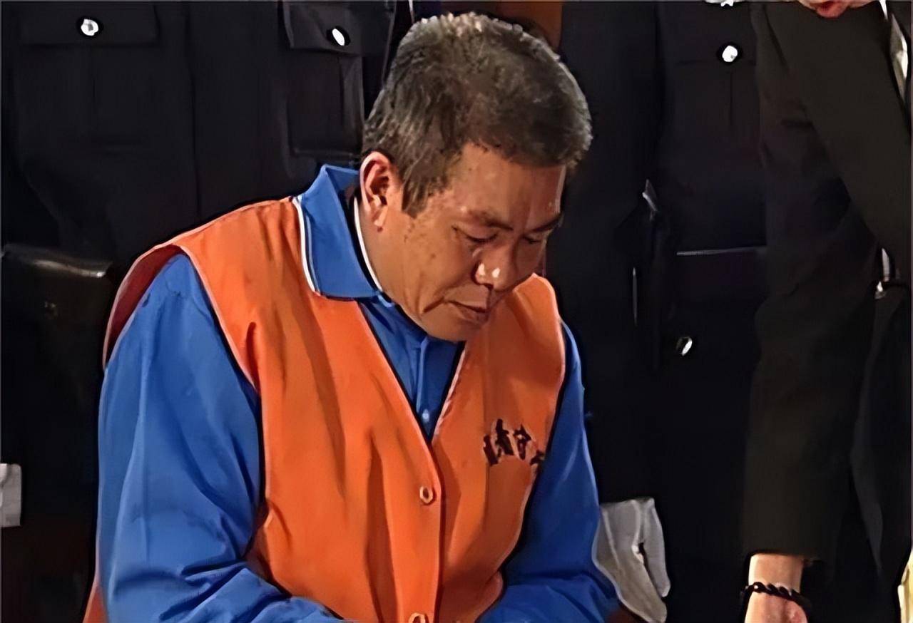 2009年,陈炳锡正式执行死刑,自称最大毒王的他终于得到应有的惩罚.