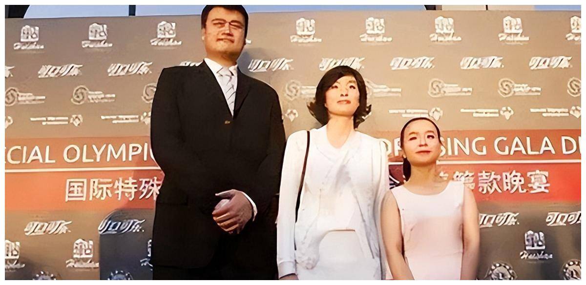 姚明与妻子叶莉现状:41岁叶莉年轻似少女,12岁女儿身高1米8_训练_篮球