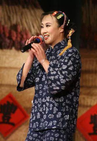 孙立荣,回到家最幸福的女人,全职老公让她享此待遇_吴云飞_二人转