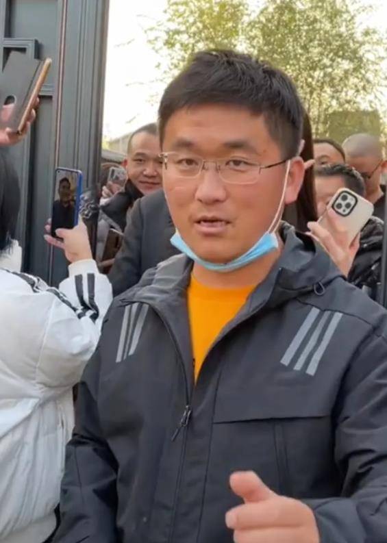 网红姜涛拜访大衣哥,只打了一个照面,灰头土脸的走了_直播_热度_脸色