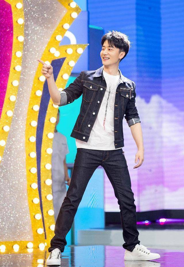 黄轩当时,黄轩就读的是广州舞蹈学校.