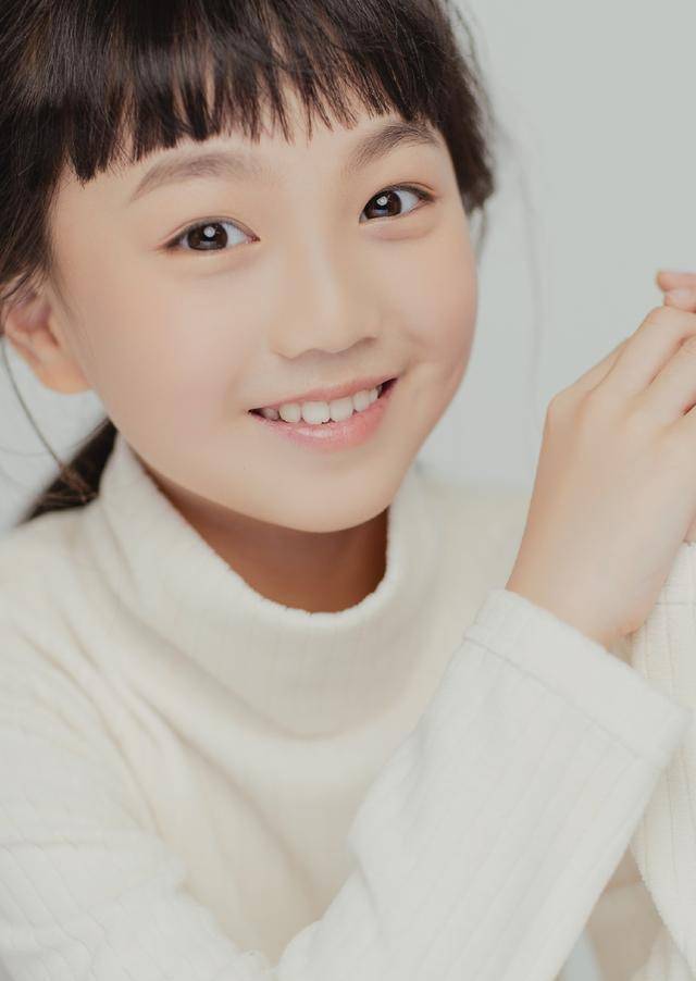 越长大越漂亮,小山竹近照美得不像话,邓伦看了也要