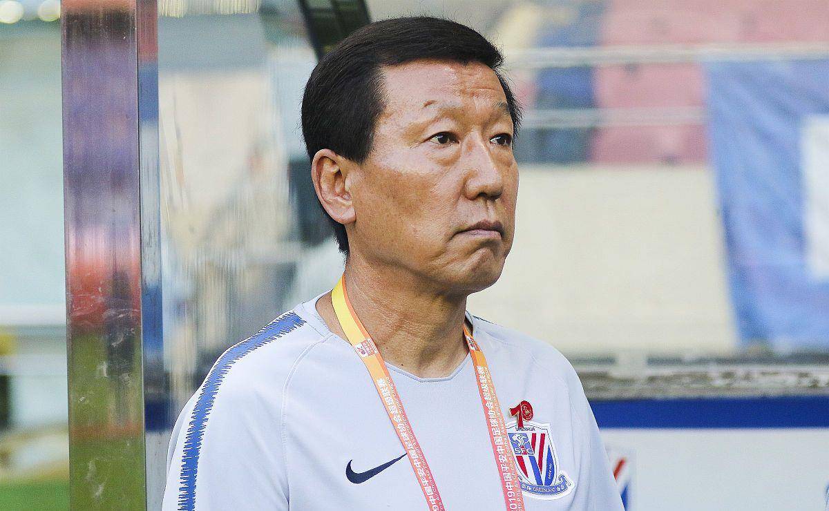 本赛季,深圳队大换血,本场首发4名后卫只有张远是上赛季的球员,可想而