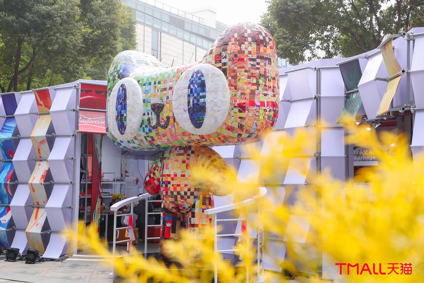 杭州嘉里中心天猫广告布回收艺术展)(天猫「垃圾广告计划」 杭州嘉里