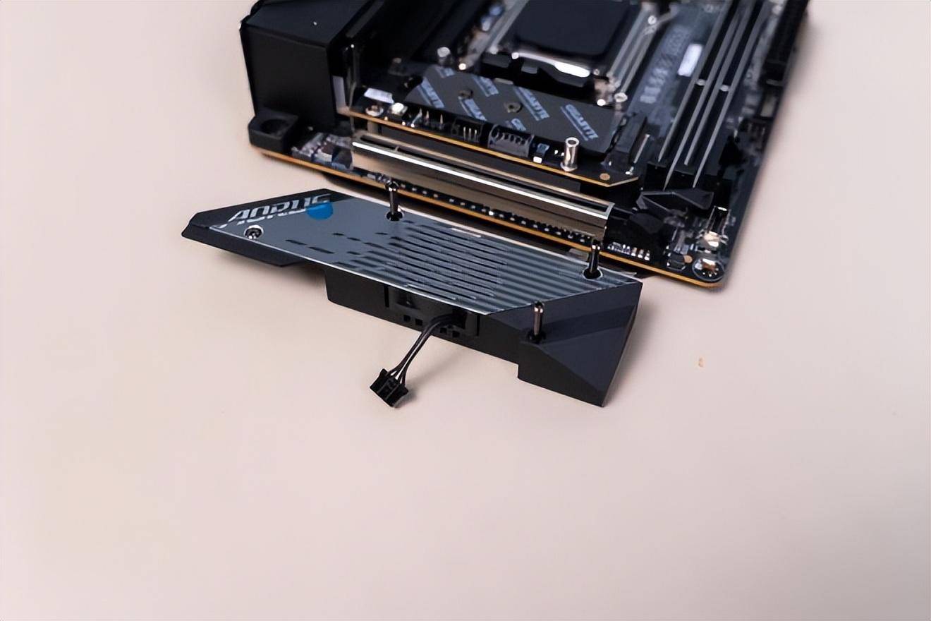 技嘉b650i aorus ultra主板拆解_供电_金属_散热