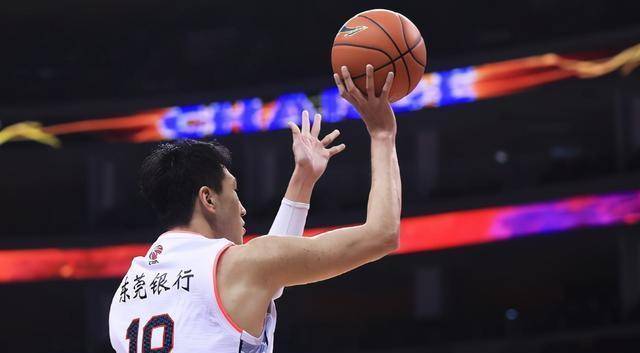 杜锋要笑醒 后卫线组双子星后 又出顶级双射 广东最佳局面来了 比赛 赵睿 胡明轩