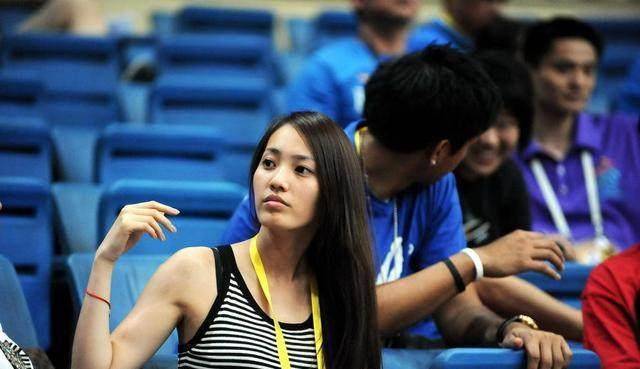 如果你看过《无间道2》,你就会敬佩易建联身边的这对情侣_余文乐_王棠