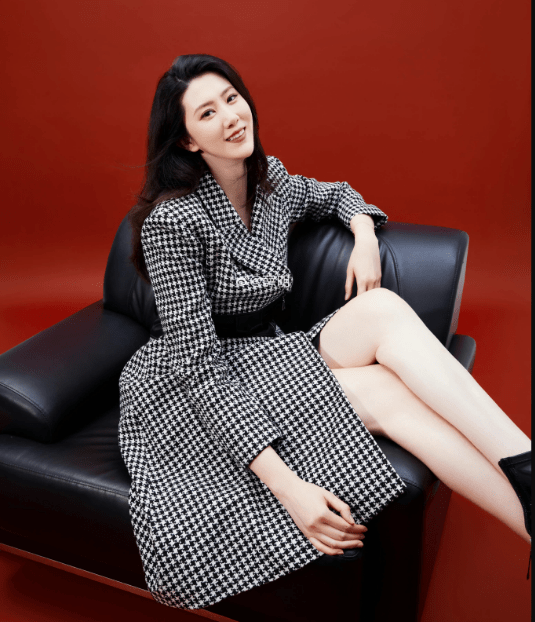 1米93女排薛明,和导演离婚,35岁越来越美,转型成功不愁工作_时候_退役