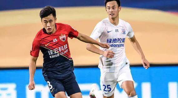 不过,像赵小龙这样从小就接受欧洲先进足球培养和熏陶的并不多.