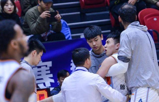 亚当斯超神李根爆发,cba助攻王被抬出场_八一队_1