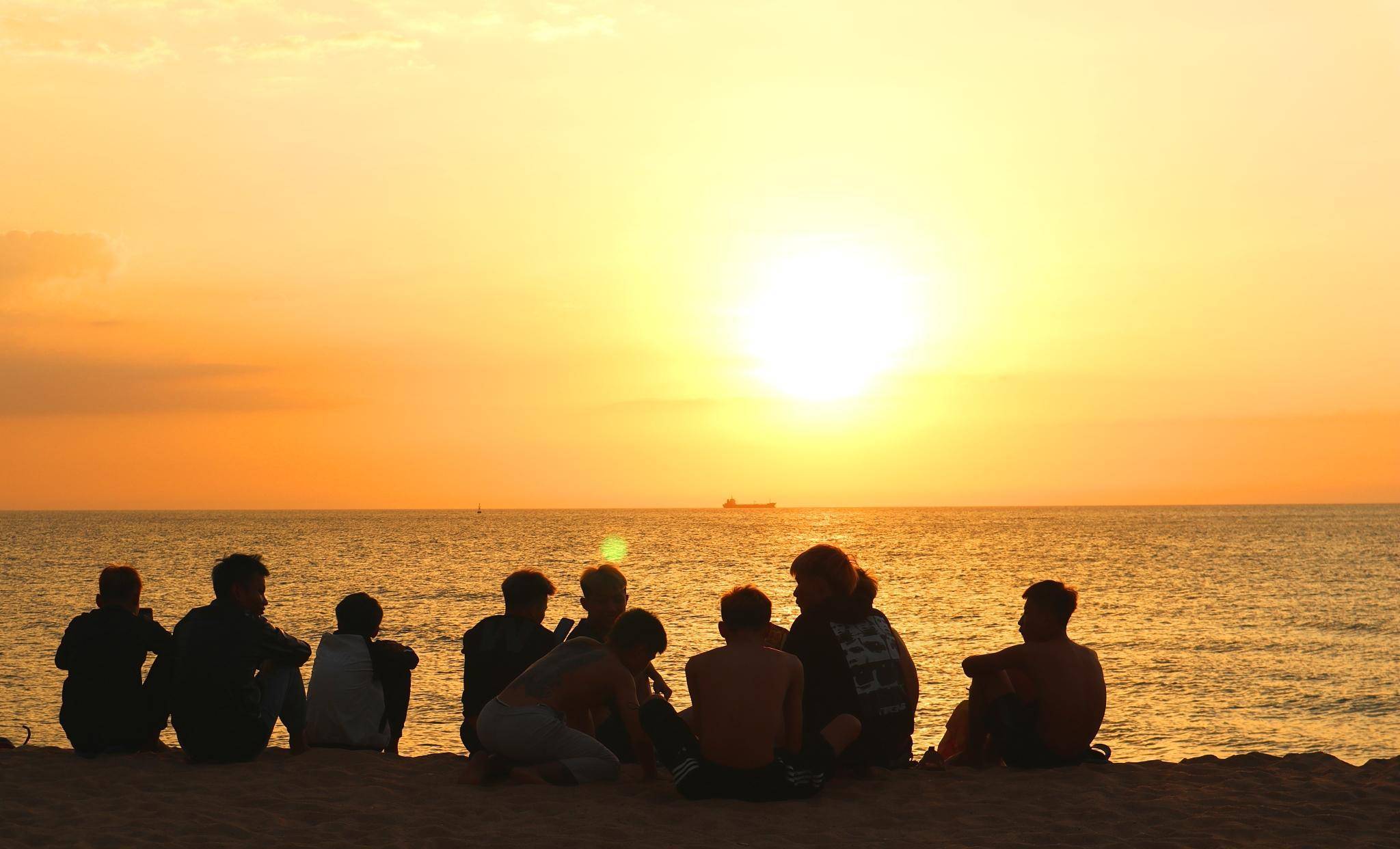 海南东方鱼鳞洲,梦幻的日落海滩,谁说本地人不喜欢大海?