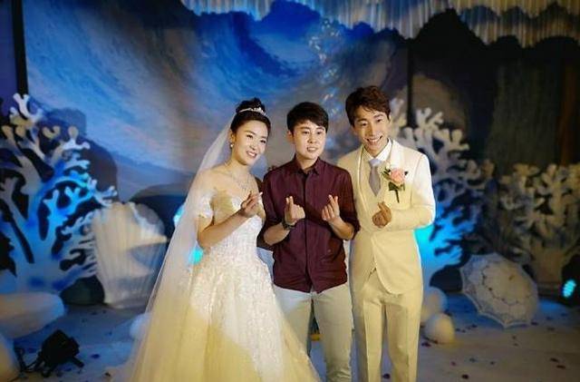 韩天宇与刘秋宏正式完婚武大靖缺席却送"逗比"祝福_速滑_短道_婚礼