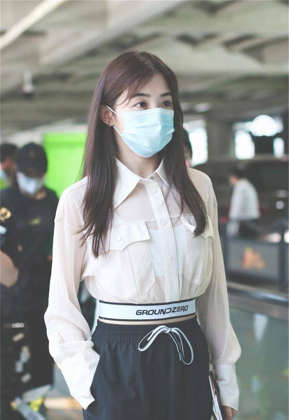 张含韵凭借自己的努力,一路过关斩将,冲刺到了成团之夜,就连李现和