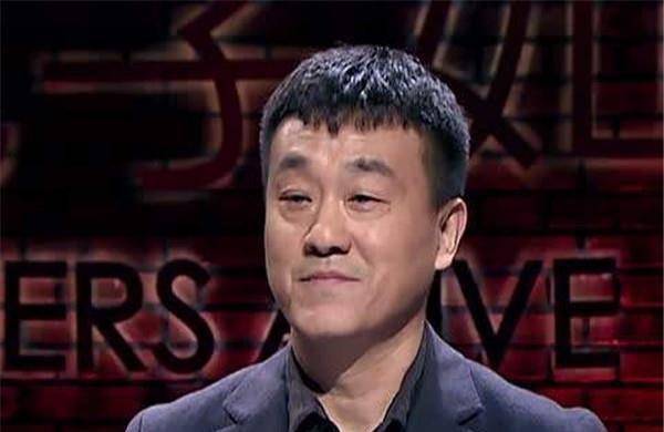 低调质朴老戏骨,一味埋头演戏几十年,殊不知已成一道亮丽风景线_何冰