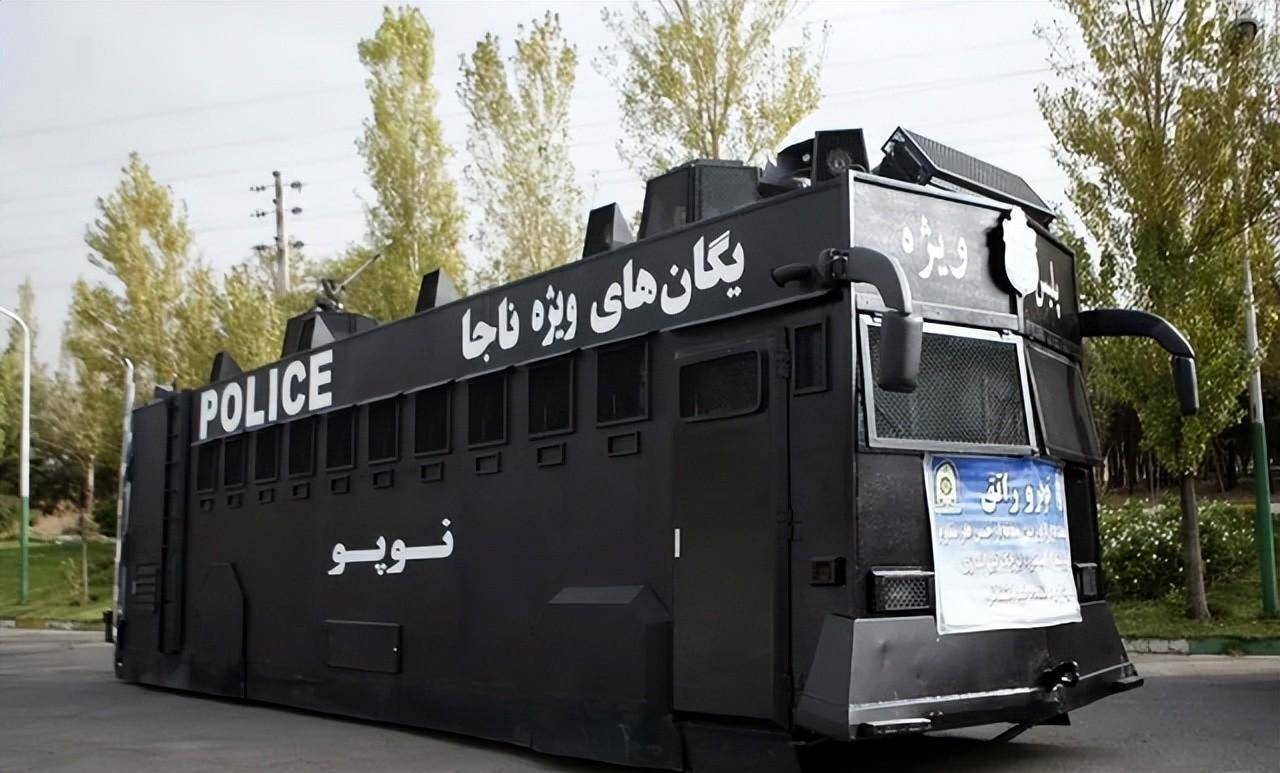 50辆像疯狂麦克斯里开出的改装车_装甲_丰田_伊拉克