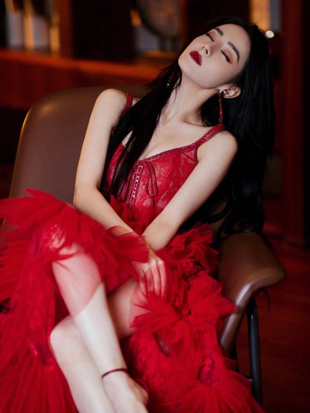 迪丽热巴深v礼服写真-珍藏版(50张合集)-每一张都是经典_漂亮_细纹