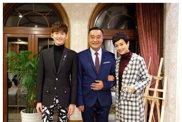 慕容云海的"妈妈",虽年过50气质依然在,竟然还有个冠军女儿_李颖_观众