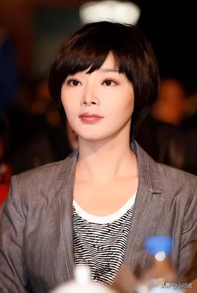 央视主播胡蝶:嫁大12岁导演陆川,长期分居也阻挡不了幸福指数_秦岚