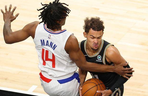 特雷杨38分崴脚也不下场,卡佩拉13 19创纪录_老鹰_篮板_伊巴卡