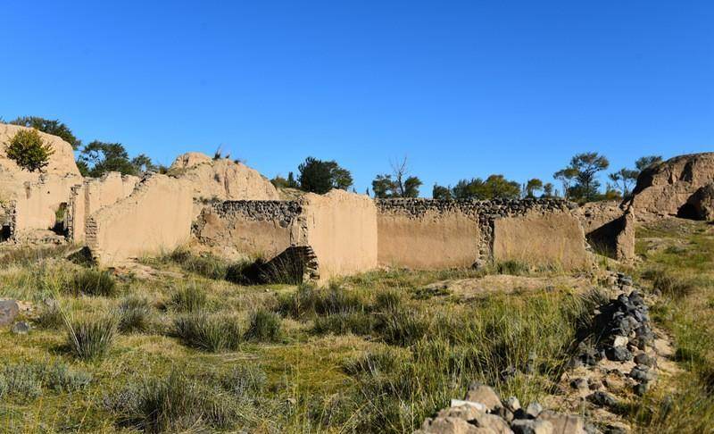 保存基本完好的明代小型军堡-左云县三屯古堡实拍_残垣断壁_窑洞_南堡