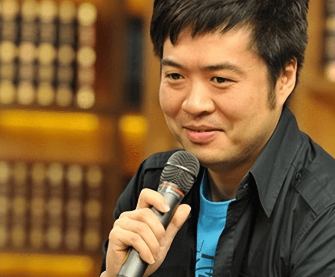 足球解说员段暄,八年时间才转正,成长历程不简单