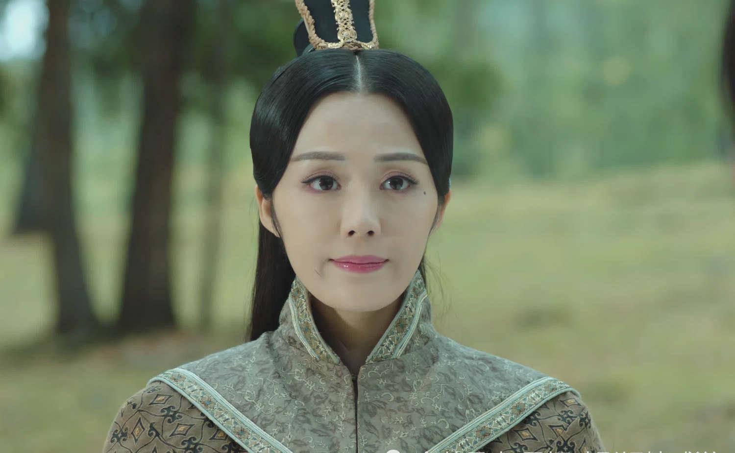 我甚至觉得,在此时的白秋雪眼里,也许会觉得是秦问天