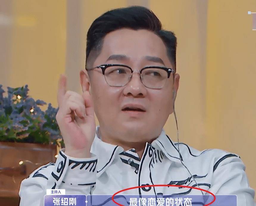 卡斯柏贴身撩金晨,金爸明显不满意,金晨的表情却暴露真实想法!