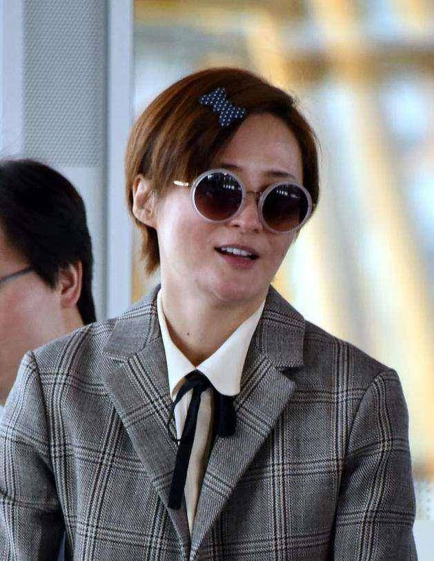 蒋勤勤因过敏脸部浮肿大变,曾经的她美成这样!