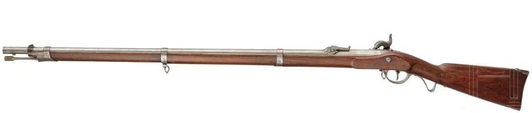 的缺陷而造成的发射缓慢,以及应对滑膛枪射程不足和最大射程不足时,而