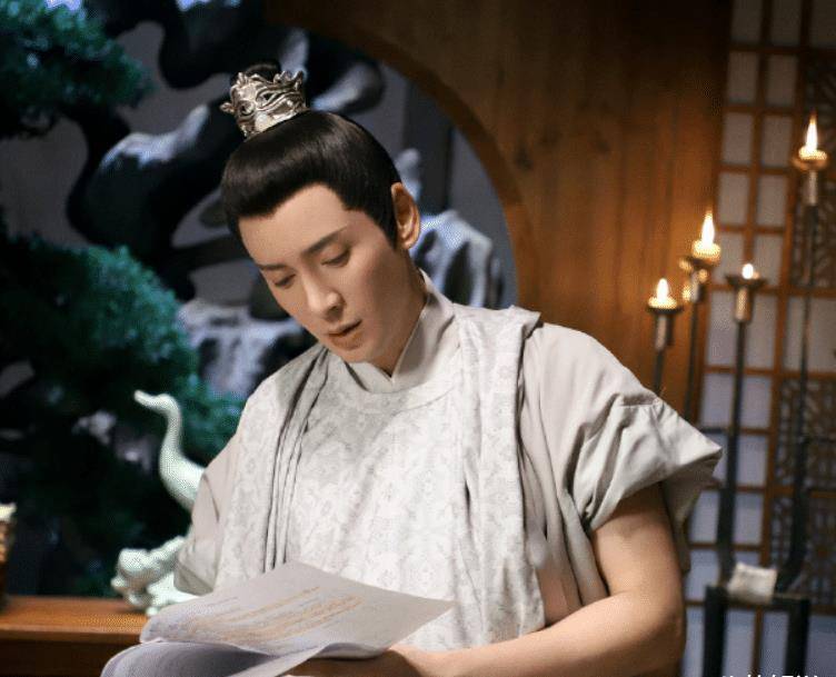 《梦醒长安》花絮海报,成毅张予曦看剧本超认真,隔空也满满cp感_作品