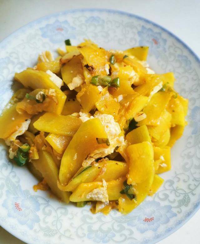 方瓜炒鸡蛋怎么做?简单三步,营养又好吃!_老家_时候_蒜末