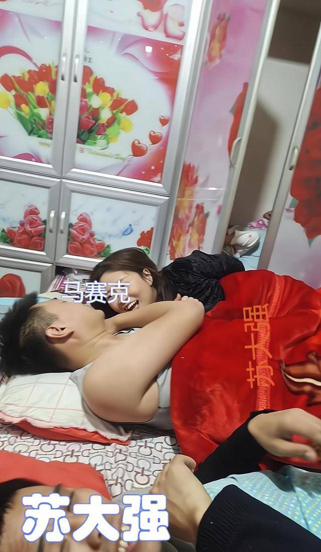 吉林女子带老公回娘家,13人睡一个炕还有人光膀子,网友:好尴尬_视频