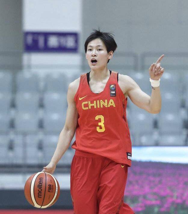 两将伤后爆发成大功臣00后新星成最大发现_中国女篮_比赛_李缘