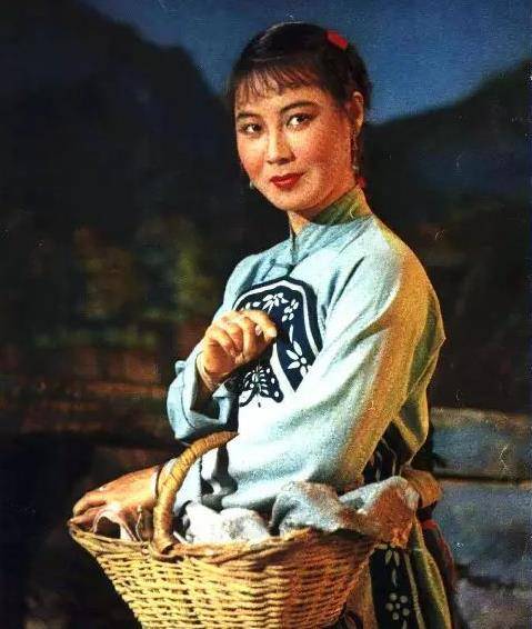 父母2度遗弃,30岁脊椎被踩致瘫痪的她,今现状如何_郭兰英_郭英兰_孩子