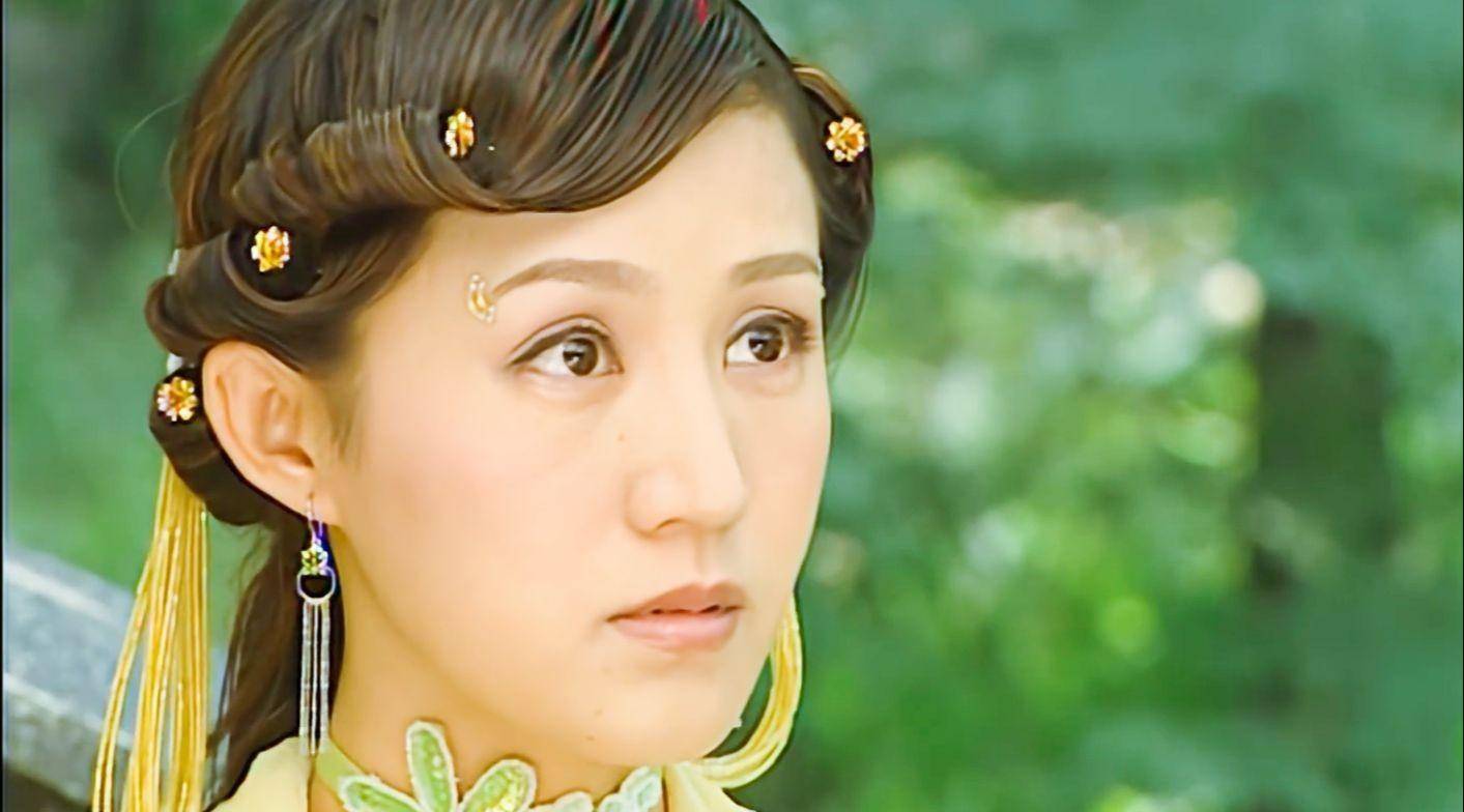 那时,她虽然名不见经传,但《刁蛮公主》却因为安宁公主一角成为了观众