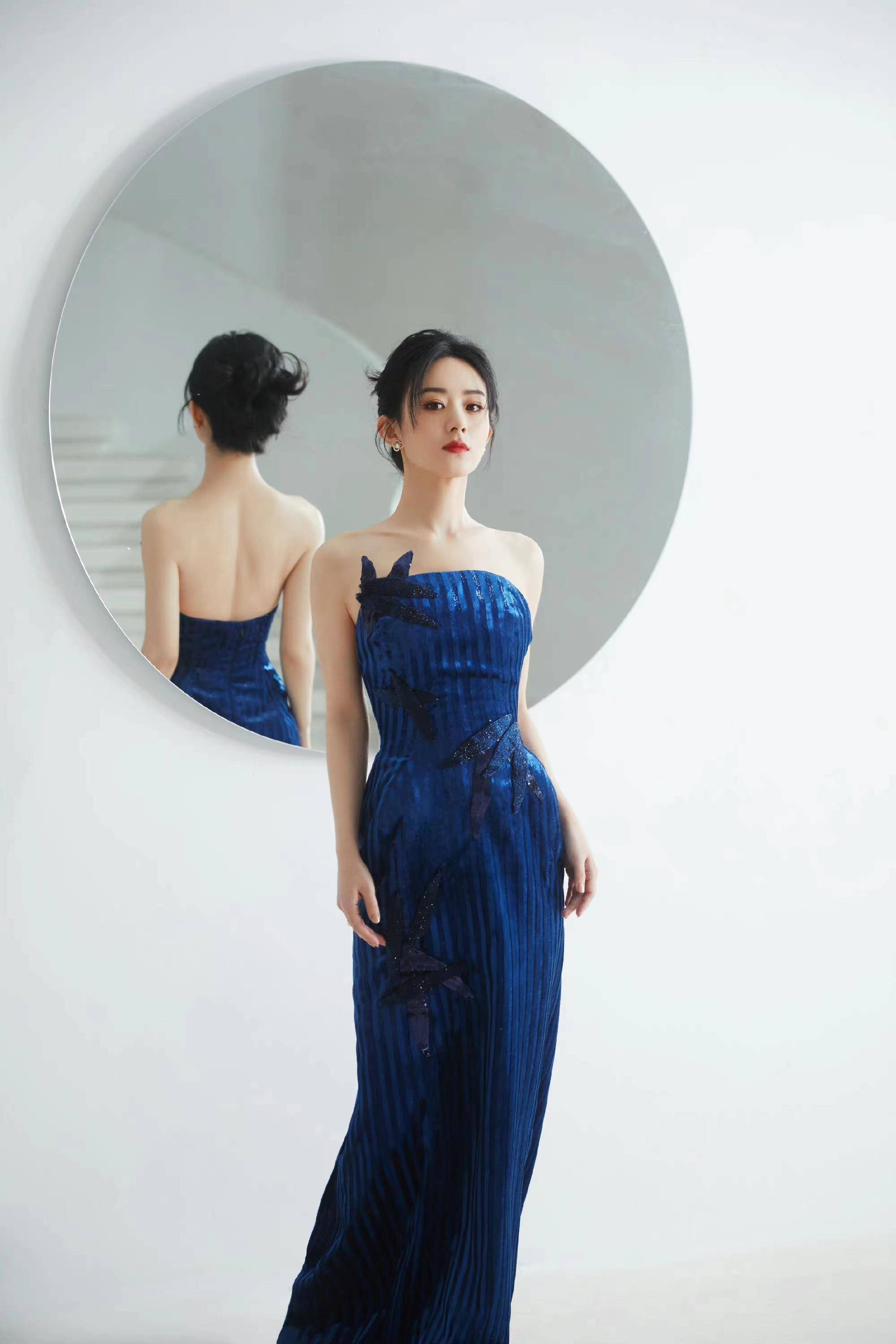 赵丽颖本命年红到发紫!刚开年就惊喜不断,穿国产礼服身材辣翻了