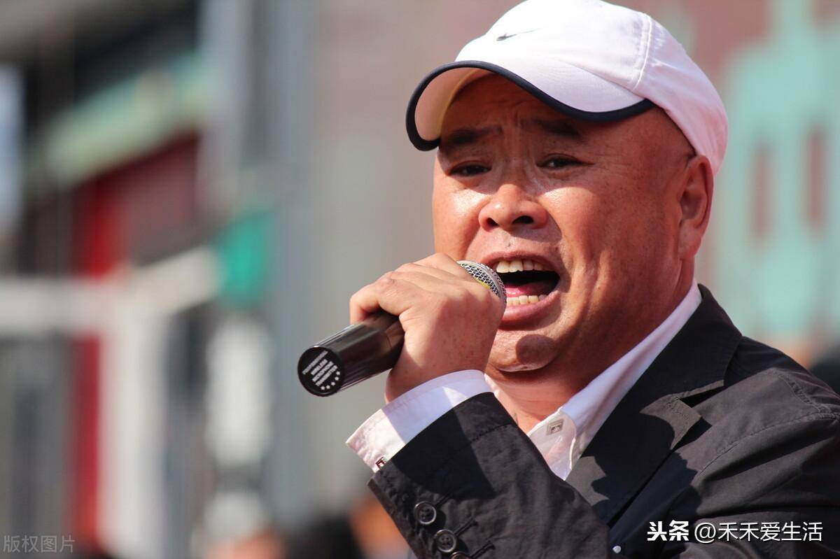 王晓曦:"胡科"的饰演者"看着像杯白开水,品着像瓶五粮液",_赵本山